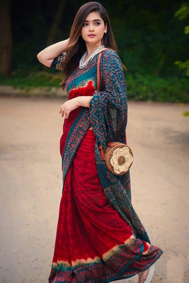 প্রিমিয়াম বাটিক চান্দেরি সিল্ক শাড়ি+ ম্যাচিং ব্লাউজ