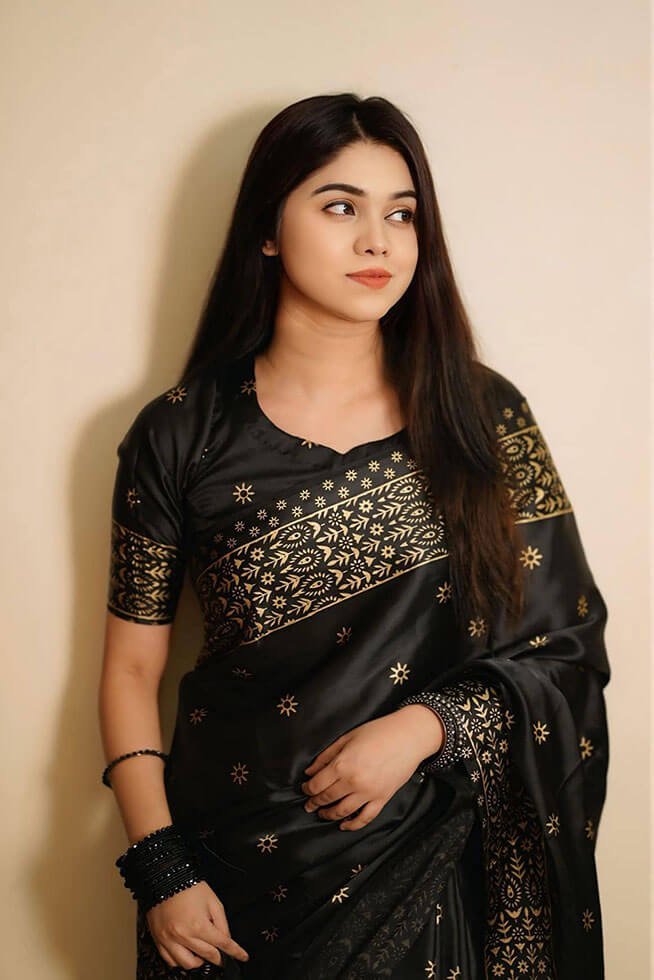 প্রিমিয়াম বধুয়া বেনারসি জাপানি সিল্কের শাড়ি (Black Color) + ম্যাচিং ব্লাউজ পিচ