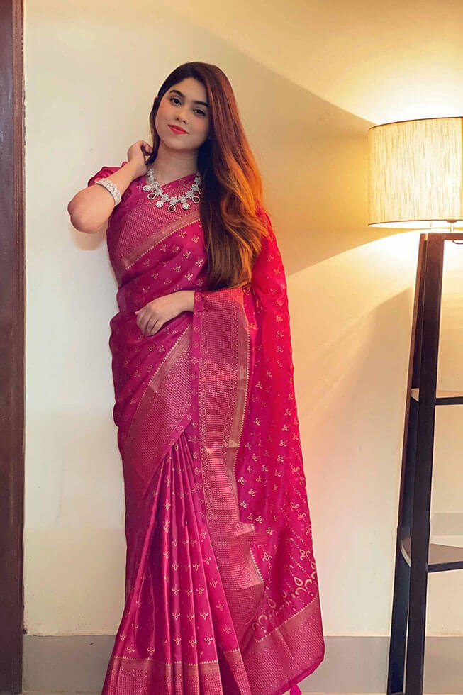 প্রিমিয়াম সফ্ট সিল্ক শাড়ী+ ম্যাচিং ব্লাউজ পিচ