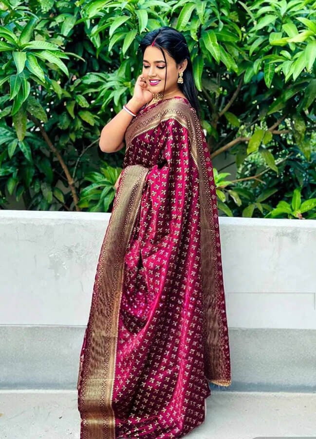 প্রিমিয়াম সফ্ট সিল্ক শাড়ী + ম্যাচিং ব্লাউজ পিচ
